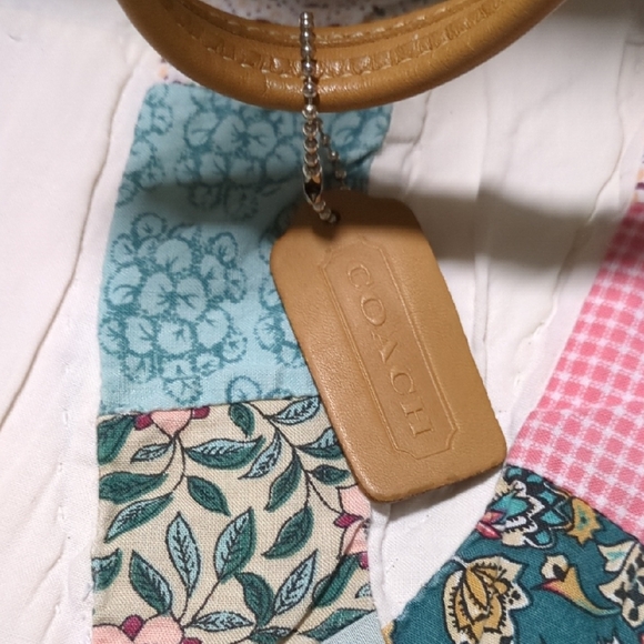 Elegant Tan and Cream Tote Bag - Picture 2 of 13